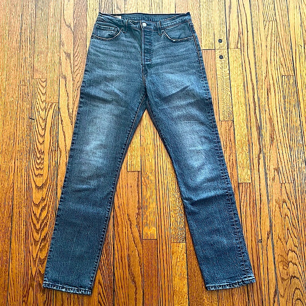 Levis 501 Jeans 30x31 straight leg original fit button fly like new.
